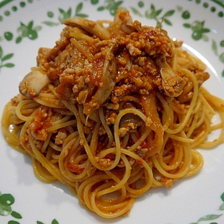 鶏挽肉と舞茸のトマトソースパスタ♪